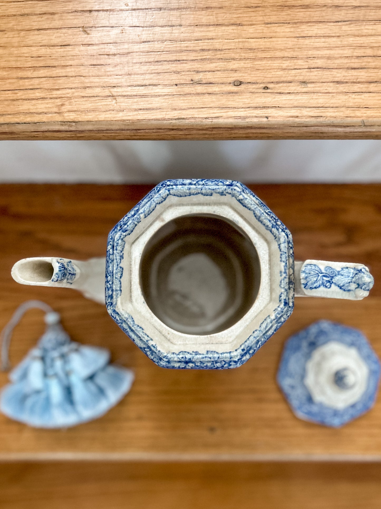 19th-Century Staffordshite Blue and White Transferware Teapot w/ Tassle