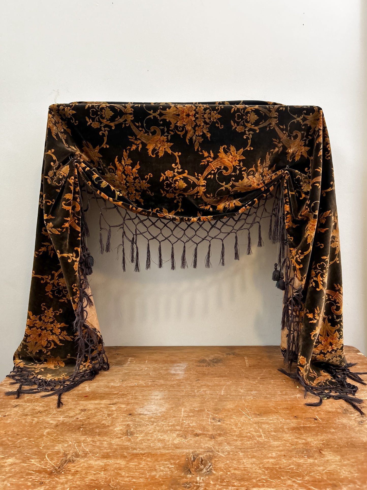 Antique Mantle Scarf