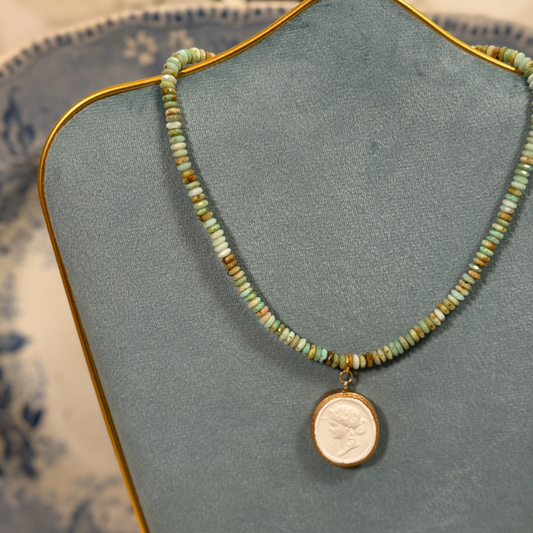 Intaglio Grove Gemstone Necklace | Pistachio
