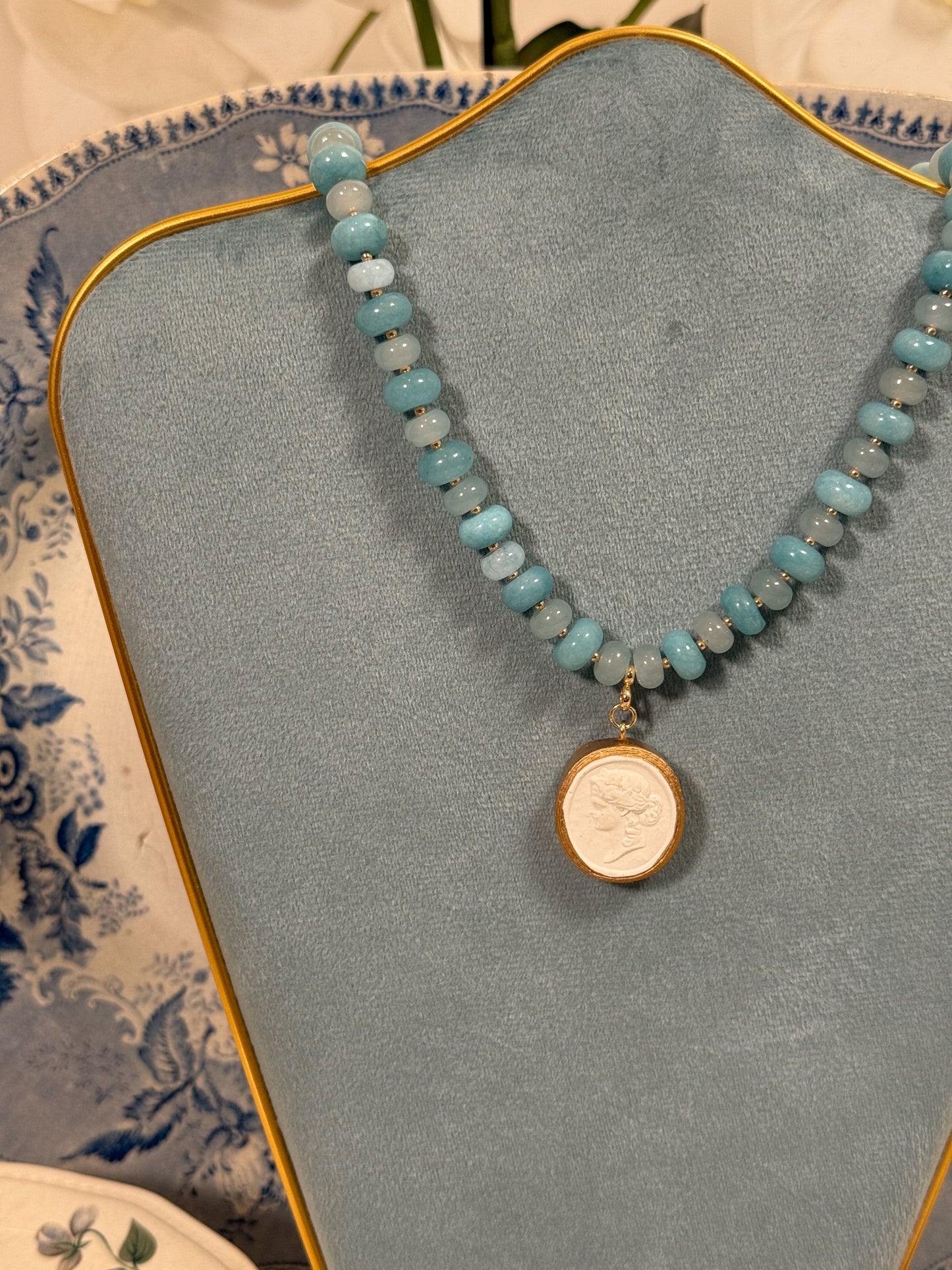 Intaglio Grove Gemstone Necklace | Capri