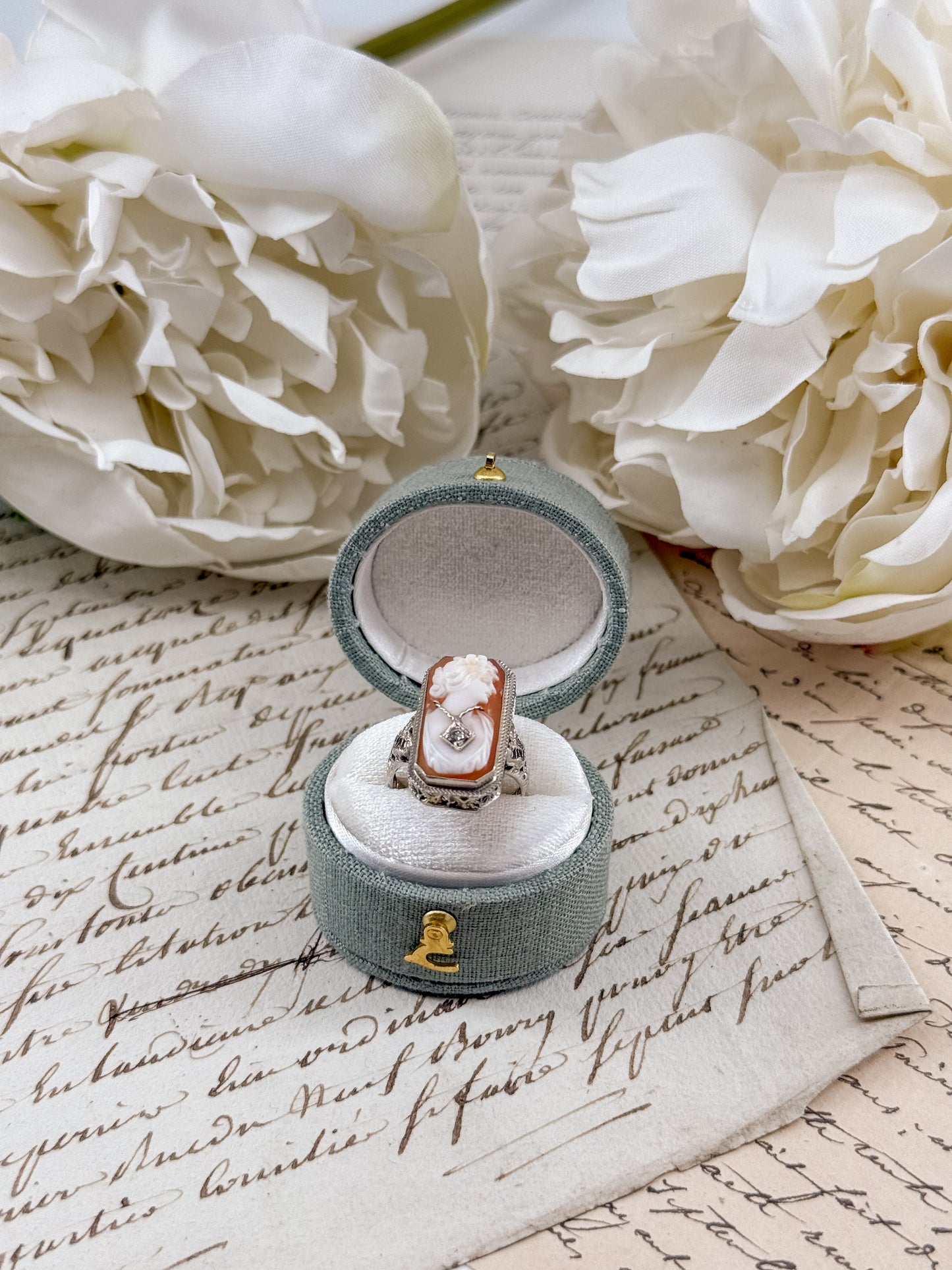 Antique 14K Gold Shell Cameo & Diamond Ring