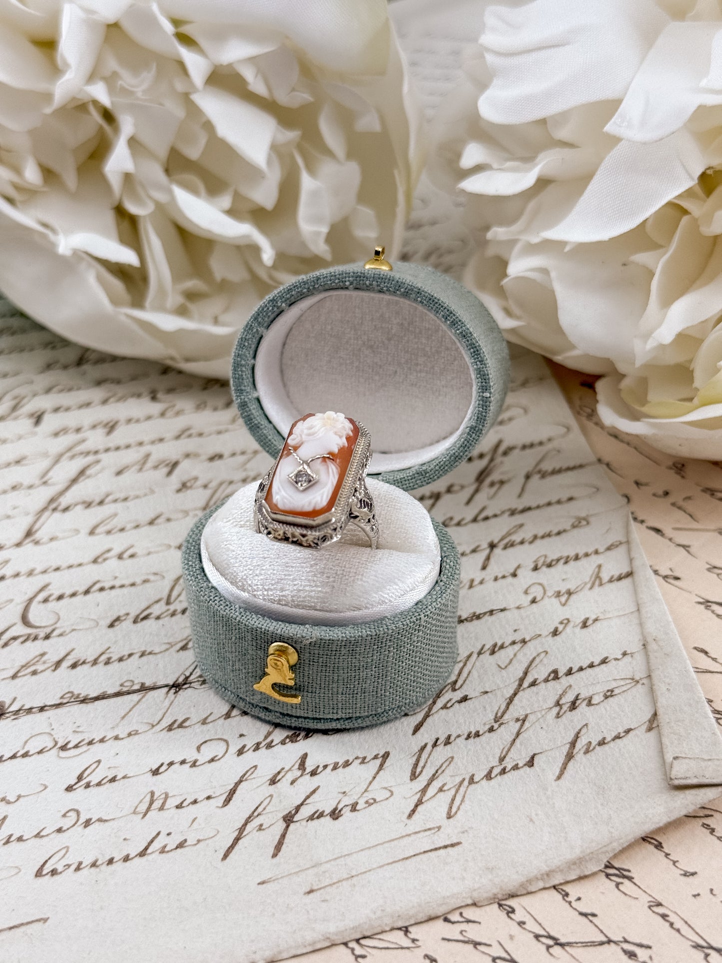 Antique 14K Gold Shell Cameo & Diamond Ring