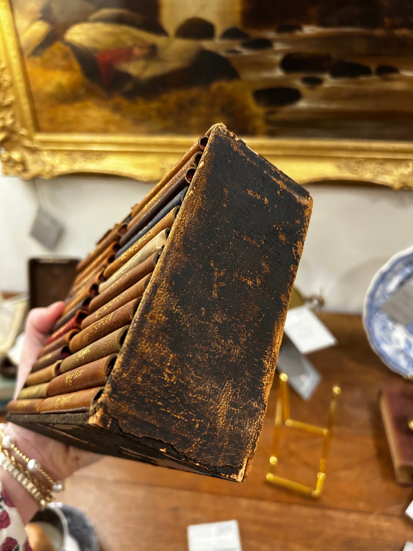 c.1910 - Knickerbocker Leather & Novelty Co. Shakespeare Miniature Book Set of Shakespeare in Leather Box
