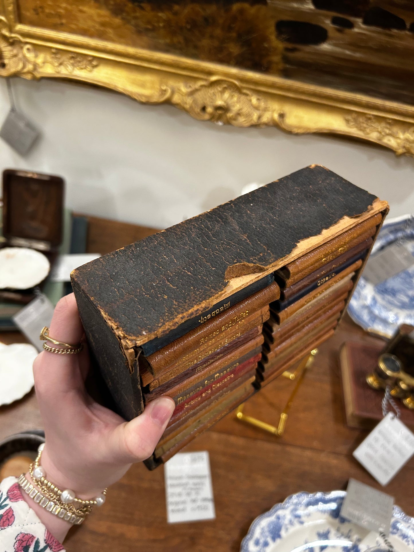c.1910 - Knickerbocker Leather & Novelty Co. Shakespeare Miniature Book Set of Shakespeare in Leather Box