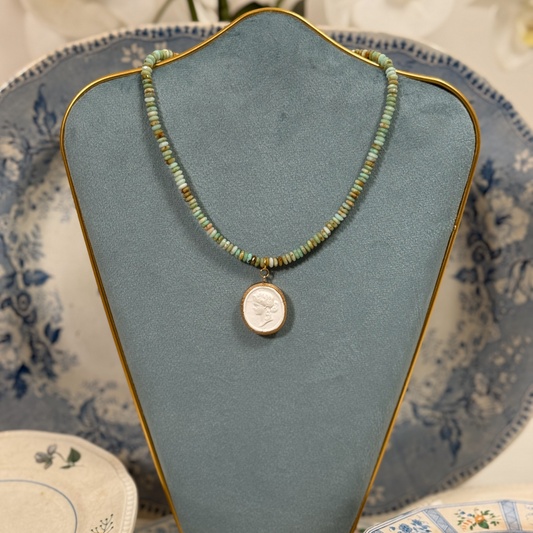 Intaglio Grove Gemstone Necklace | Pistachio
