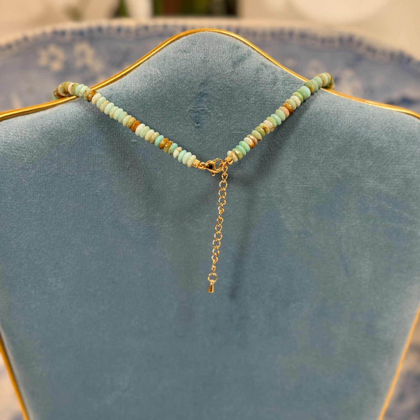 Intaglio Grove Gemstone Necklace | Pistachio
